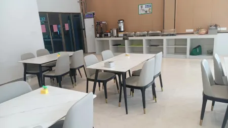 Yijing Hotel (Qinzhou Port) Отели рядом с достопримечательностью «Seventy-two Waterways»