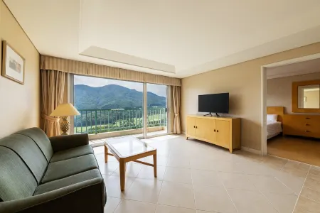 Oak Valley Resort Valley Village Отели рядом с достопримечательностью «Ganhyeon Yuwonji»