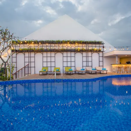 RV Hotel Gianyar Отели рядом с достопримечательностью «Пляж Леби»