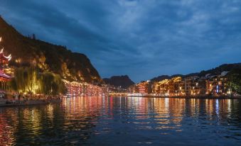 Jiulong Yipin Hotel (Zhenyuan Ancient City New Bridge)