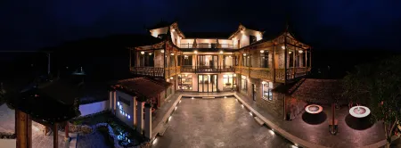 Meet Xilan Karp (Longshan Jabala Scenic Area) Отели рядом с достопримечательностью «Rebala Scenic Area»