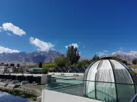 Panoramic Star Hotel(Gucheng road jincaotan branch)