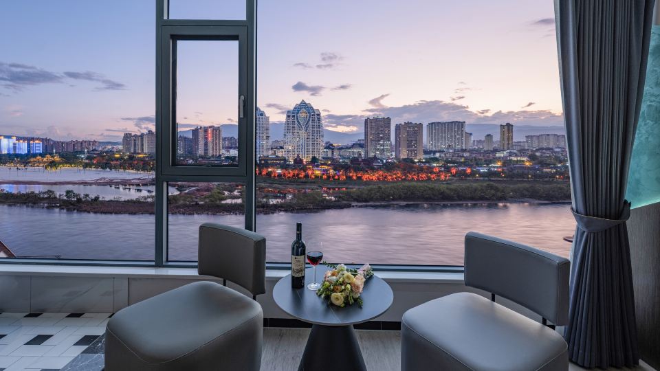 Xishuangbanna Jinghong Jimu River View Hotel (Gaozhuang Xishuangjing Starlight Night Market)