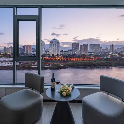 Xishuangbanna Jinghong Jimu River View Hotel (Gaozhuang Xishuangjing Starlight Night Market) Hotels near Jinghong Farm Agricultural Products Market
