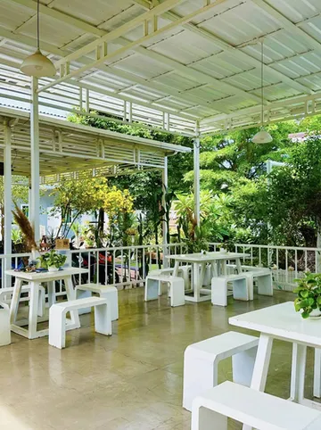 รูปภาพของแอทเดอะบีช เกาะล้าน