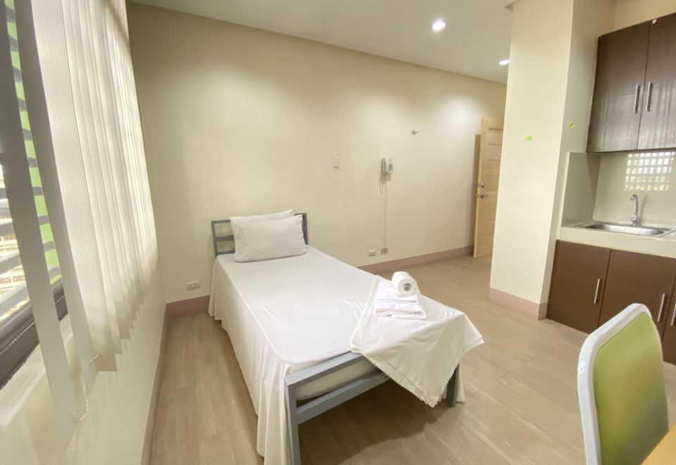 6. UN Resid..