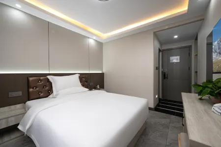 Qixiang Hotel (Zhuzhou Xiangshi Square) Отели рядом с достопримечательностью «College of Chemical Engineering»