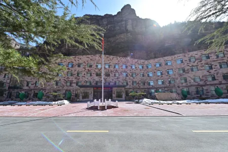 Linzhou Taihang Pinghu Hotel Отели рядом с достопримечательностью «The Red Flag Canal Scenic Area»