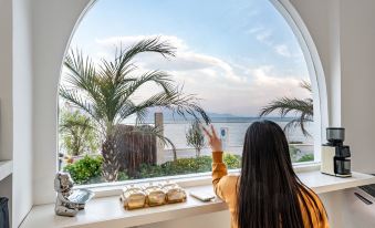 Flower Season Private Seaview Designer B&B (Dali Erhai Lake Ecological Corridor Branch)