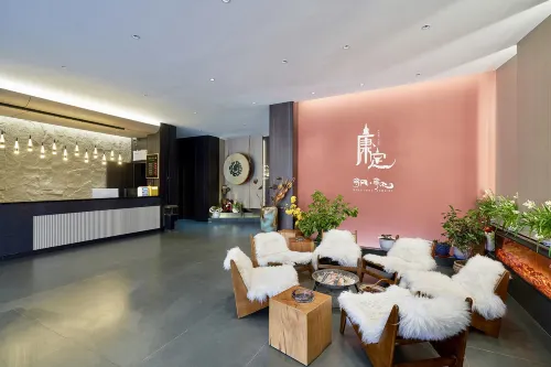 Kangding Kexiu Ambok Homestay (318 National Road)