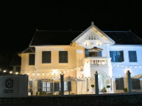 MONSANE VILLA Hotels near Sisavangvong Road