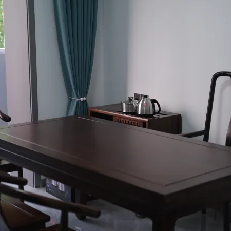 Linzhou Fenghuang Homestay