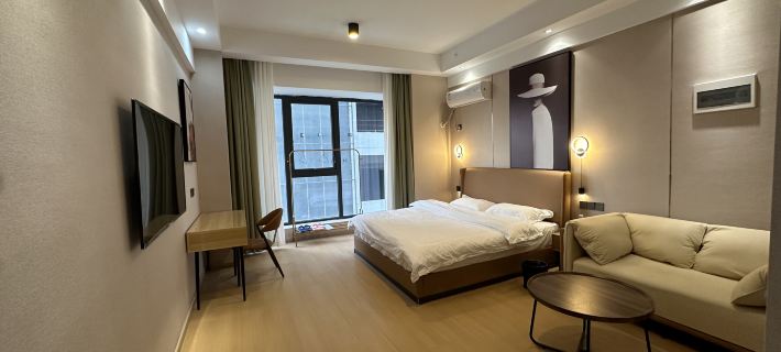 Ludao Light Luxury Homestay (Shangqiu Zhonghuan Plaza Railway Station) Hotels in Shangqiu