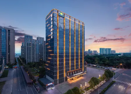 Days Hotel by Wyndham Chengdu Wenjiang Отели рядом с достопримечательностью «Chengdu Normal University»