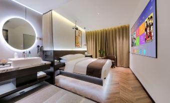 W Design Hotel (Qinyang Bus Station)