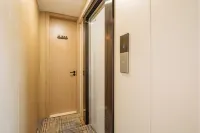 Huayu Light Hotel (Keqiao RT-Mart Pearl Square Subway Station Branch)
