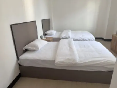Lian Hotel - 2 Sao