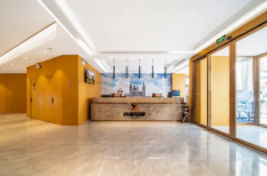 Yunying E-Sports Hotel (Xinye Bus Station)