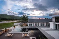 Youjian Shanhe Homestay (Nalati Scenic Area Branch)