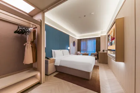 Crystal  Hotel Qingdao Taidong Pedestrian Street Отели рядом с достопримечательностью «Qingdao Beer Street»