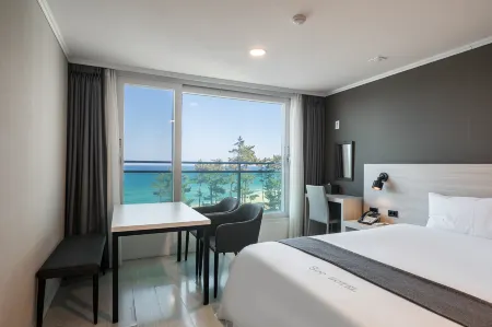 Gyeongpo Soo Hotel