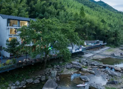 Xiamo Mountain Residence · Swimming Pool · Streamside  Designer Family Forest Hideaway 스링춘 주변 호텔