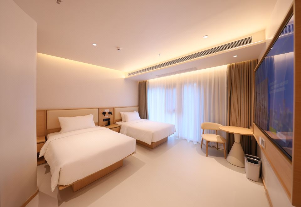 미엔 비아스 호텔의 청결하고 밝은 로비 또는 복도