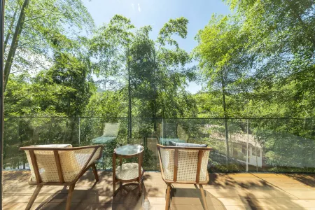 Anji Muyun Valley · Bluebird Café - Vacation Villa with Mountain Private Hot Spring & Koi Boat Rides Отели рядом с достопримечательностью «Anji Library»