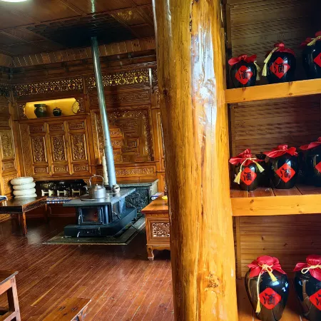 Lugu Lake · Lede Far Mountain Accommodation