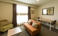 Ramada Suites by Wyndham Christchurch City - Bãi đậu xe