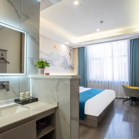 Colorful Danxia Linyi Scenic Hotel