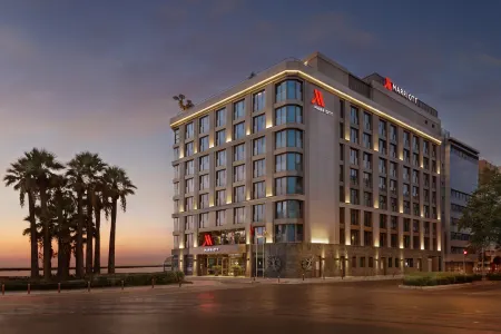 Izmir Marriott Hotel Отели рядом с достопримечательностью «Kemeralti Market»