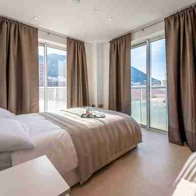 Bentley Holiday Apartments - West One Rooms