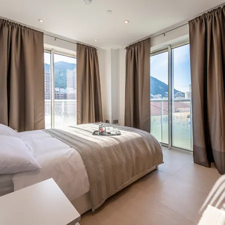 Bentley Holiday Apartments - West One