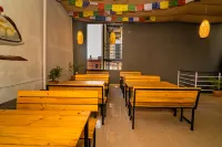 Hotel Aashraya Home Pvt. Ltd. - sarapan