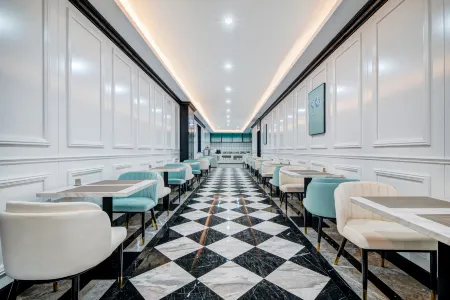 Xana Hotelle Hotel (Hulunbuir Hailar Zhongyangdajie) Отели рядом с достопримечательностью «Subingwen Square»