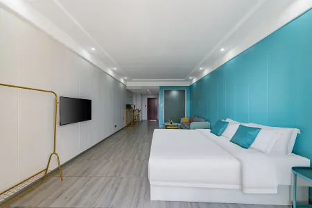 Dangtu HOMEFUNPARK • SOULMATE Lakeside Balcony Media Hotel (High-speed Rail East Station Branch）