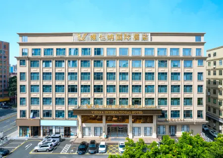 Vienna International Hotel (Shenzhen North Railway Station Yuanfen Subway Station)