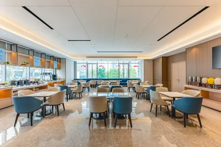 Holiday Inn Express Taizhou Center Отели рядом с достопримечательностью «Taizhou University»
