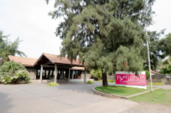 Regenta Arie Lagoon Negombo Hotel dekat Dutch Canal