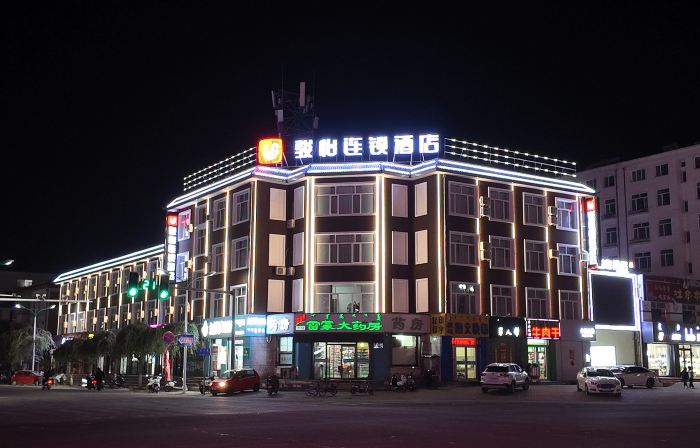 Junyi Chain Hotel (Chifeng Aohan Banner Xinzhong Street)