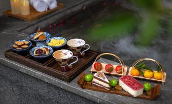 Lijiang Agarwood Ink Stained Snow Mountain Private Soup Hot Spring Resort