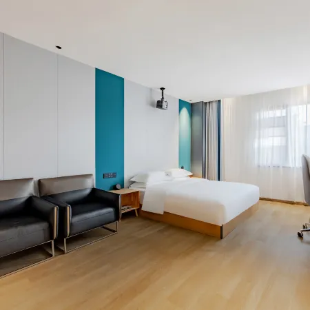 Xiangmu Hotel (Wuhu High-Speed Railway Station Zheshan Park)
