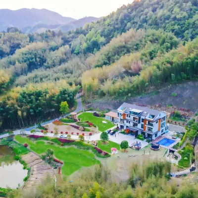 Yundu Lin'an Mountain Wild Resort Homestay (Daming Mountain Fengzhigu Branch) Hotels near Nanpingshan Park