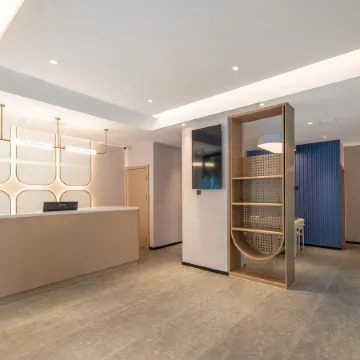Jinjiang Hotel (Zhoukou Xiangcheng City Center Square)