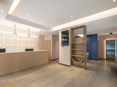 Jinjiang Hotel (Zhoukou Xiangcheng City Center Square) Отели рядом с достопримечательностью «Nandun Ancient City»