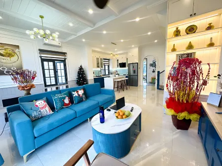 3 bedroom seafront Cherry Villa - Novaworld Phan Thiet Отели рядом с достопримечательностью «Dino Park Phan Thiet»