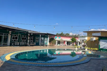 U-Thong Garden Resort Отели рядом с достопримечательностью «Wat Lampang Klang Tawan Tok»