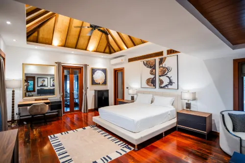 Villa ZeniMo, Surin Beach, pool, 9 BR 18 guests