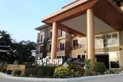 One Fu Hotel Các khách sạn gần Wat Phorat Samakee